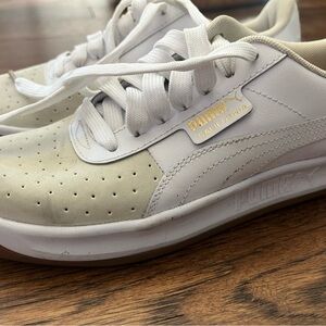 8.5 women’s puma sneakers gently worn